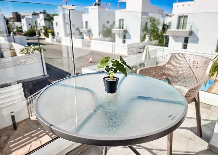 Nissi Magnolia Vila *